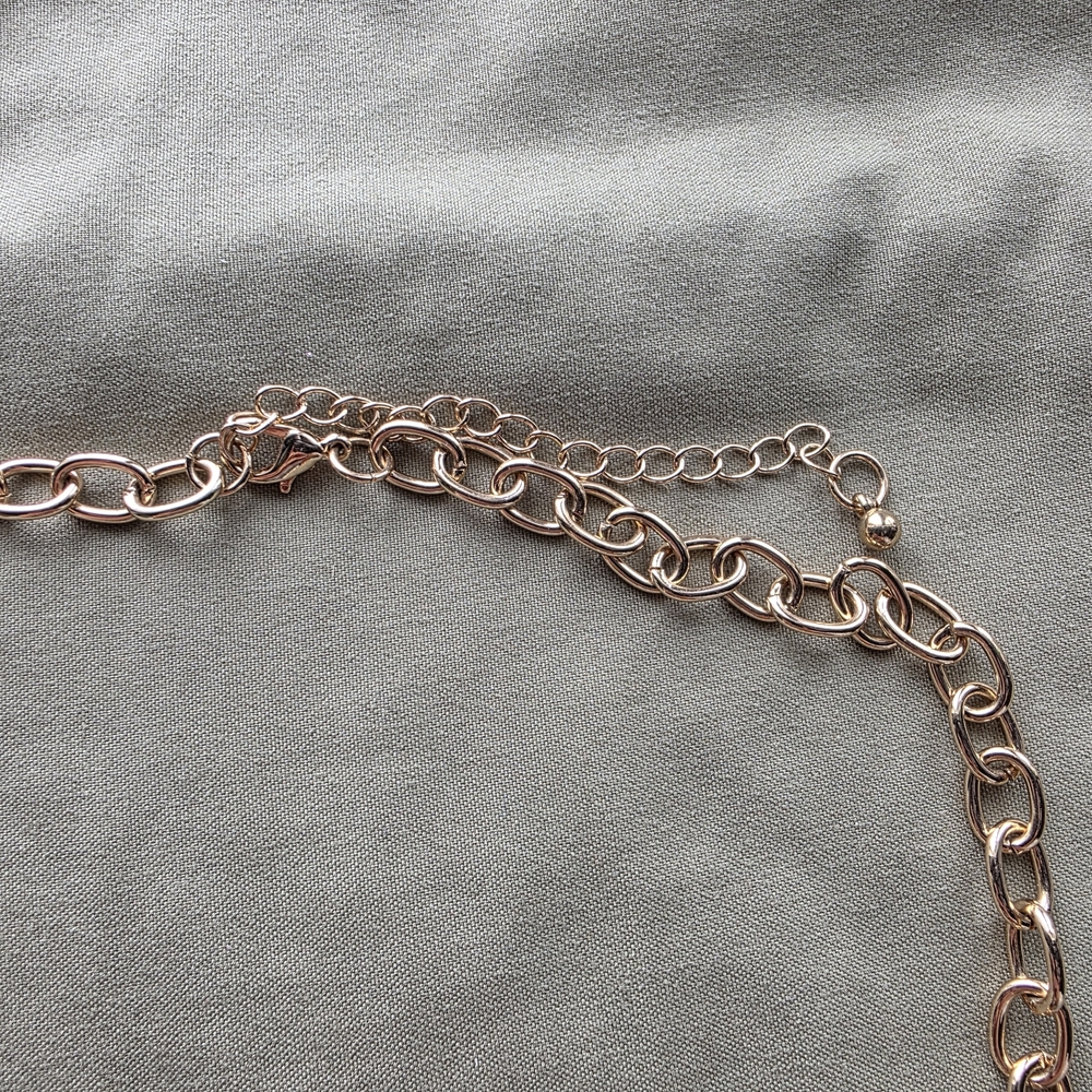 🤍 Aura Quartz Choker - Picture 4 of 7